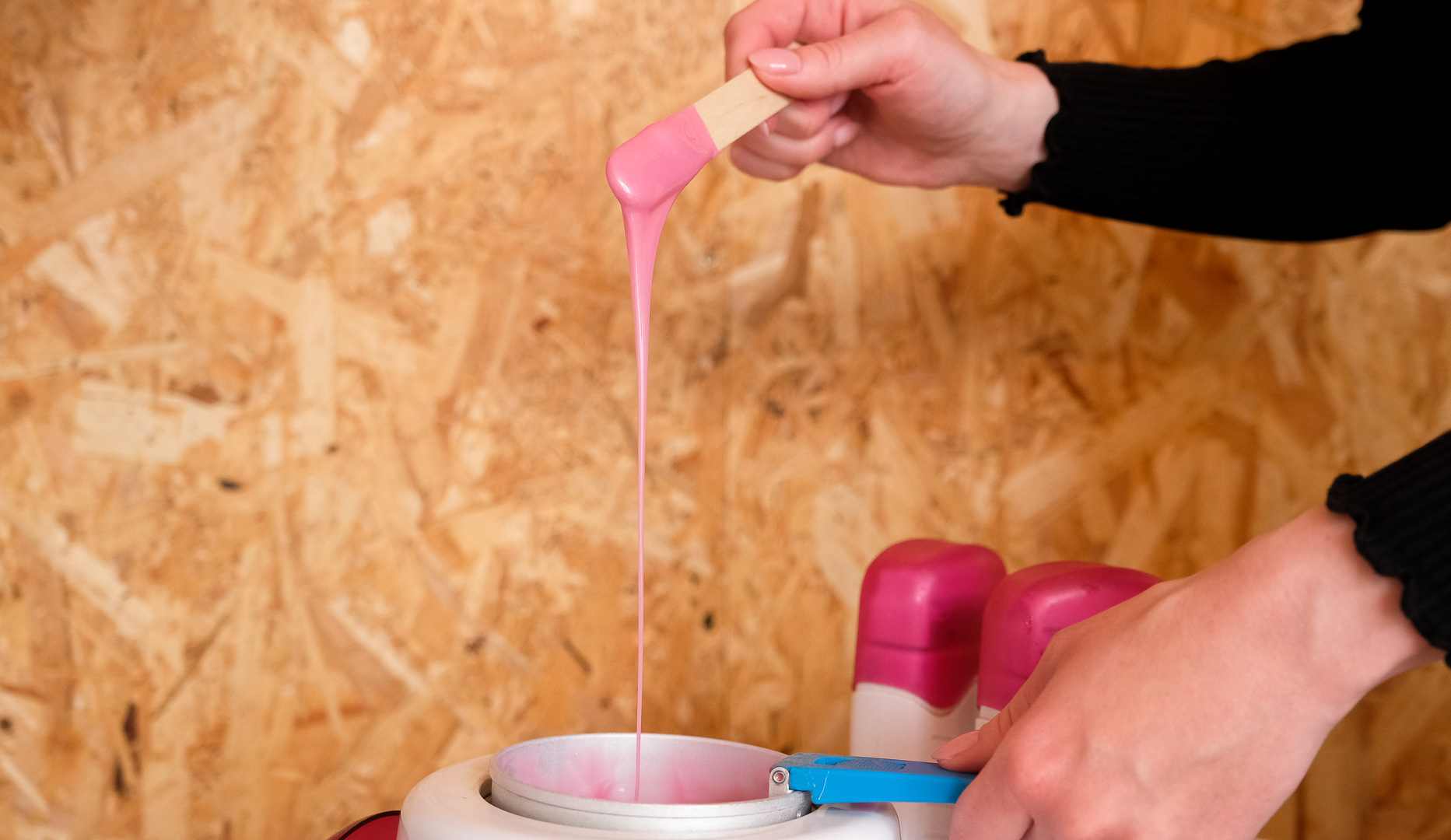 Lycon hot wax med farven lyserød